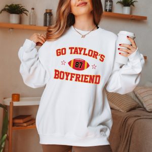 Vintage Go Taylors Boyfriend Sweatshirt Retro Travis Kelce T-Shirt 87 Shirt Kansas City Football Fan Gifts