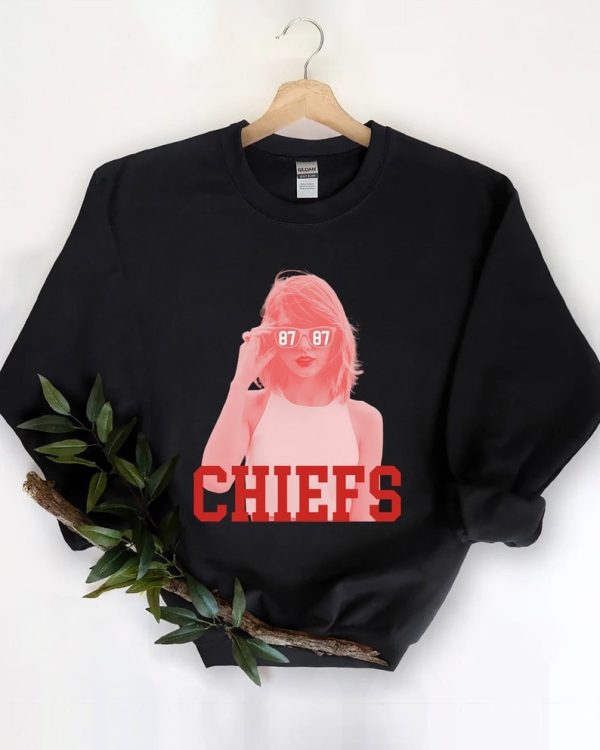 Taylor Swift Cheers On Travis Kelce At Kansas City Chiefs Game Sweatshirt Music