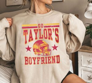 Retro Go Taylors Boyfriend Sweatshirt, Vintage Travis Kelce T-Shirt, Taylor Football Shirt, Taylor Fan Gifts, Eras Tour, Taylor and Travis