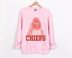 Taylor Swift Cheers On Travis Kelce At Kansas City Chiefs Game Sweatshirt, Taylor Swift Music Sweatshirt