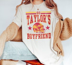 Retro Go Taylors Boyfriend Sweatshirt, Vintage Travis Kelce T-Shirt, Taylor Football Shirt, Taylor Fan Gifts, Eras Tour, Taylor and Travis